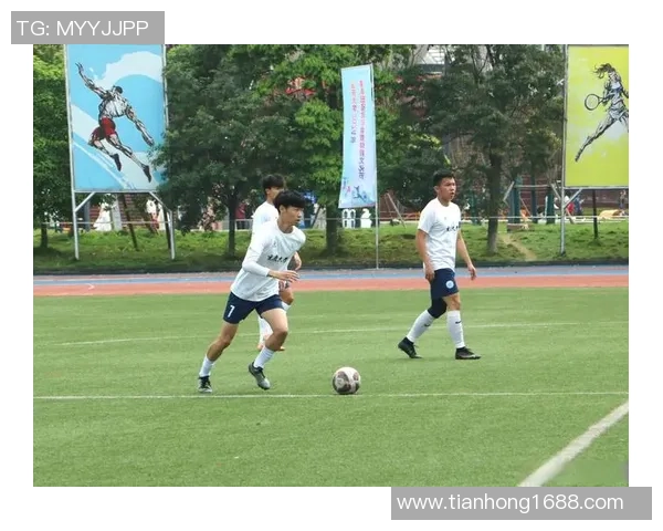 女粉丝热追足球明星背后的故事与情感交织